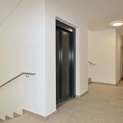 Lift mit Treppenhaus